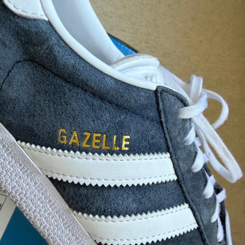 Men's Adidas Gazelle Tennis Shoes, BB5478, size 10.5 in navy. - Picture 3 of 5